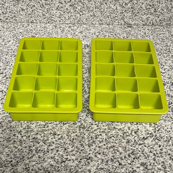 NWOT EUC ~ Variety of Sizes of Ice Trays and 1 Popsicle Holder Total of 8 trays - Picture 3 of 7